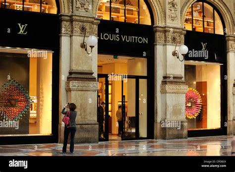 louis vuitton milano uffici|louis vuitton milan italy locations.